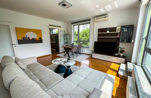 Novi Grad Sarajevo Apartment | Verde 22 with Garage