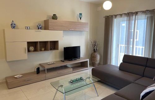 Santa Venera Apartment | Verdi Apartment - Spacious Modern Apartment, close to Valletta