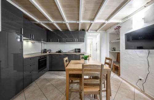 Centro Storico Apartment | Verdi's Nest - Loft with Wifi and Netflix