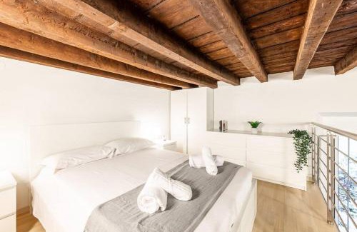 Centro Storico Apartment | Verdi's Nest - Loft with Wifi and Netflix