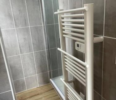 Chasse-sur-Rhone Apartment | VERDI studio COSY au calme parking gratuit