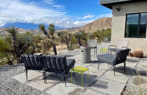 Morongo Valley House | Verdin's Nest - Romantic Retreat with Hot Tub Under the Stars! home