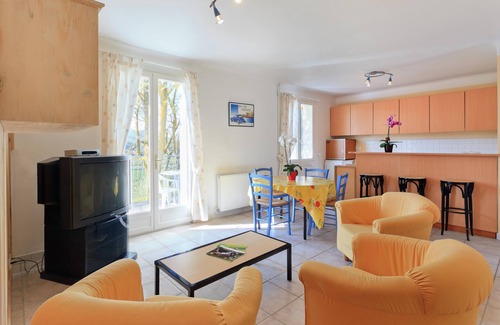 Barjols Apartment | VERMENTINO" APARTMENT SLEEPS 4 IN THE HEART OF A 120-HECT. WINE-GROWING ESTATE.