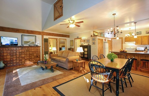 Wells Cottage | Vermont Cottage Sleeps Five Spectacular Mountain Views Bed and Breakfast