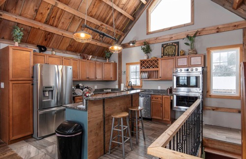 Brookfield House | Vermont Retreat: 3BR with Mountain Views & Trails