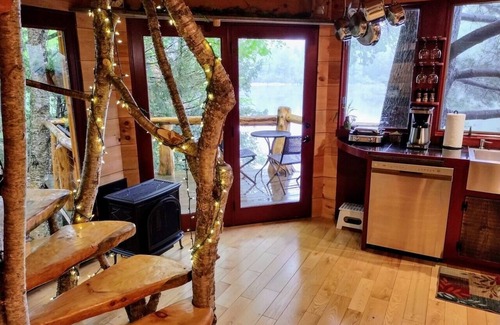 Newport Cabin | Vermont Tree Cabin on Walker Pond, private retreat