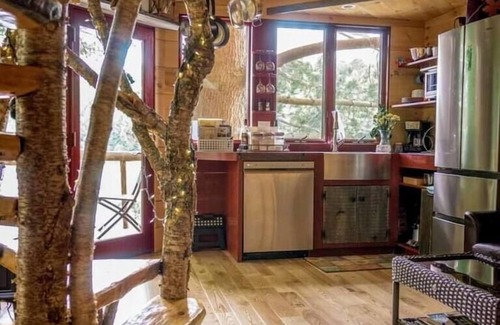 Newport Cabin | Vermont Tree Cabin on Walker Pond, private retreat