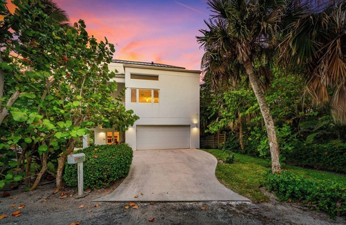 Vero Beach House | Vero Beachfront Retreat/Ocean Views Fireplace