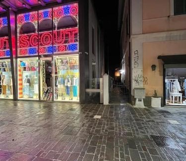 Pescara Apartment | "Versace" Luxury Suite in Centro Città, a 350m dal Mare, Scopri la tua offerta SPECIALE!