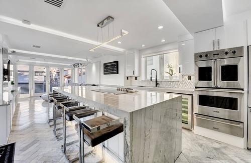 South Beach House | ⛲️ Versace Mansion Neighbor {Floor 2 & 3} Sleeps 10 🌴