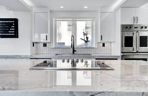 South Beach House | ⛲️ Versace Mansion Neighbor {Floor 2 & 3} Sleeps 10 🌴