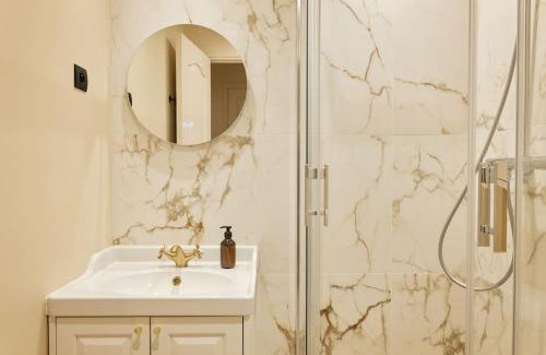 15th Arrondissement Apartment | Versailles Suite - Duke Housing