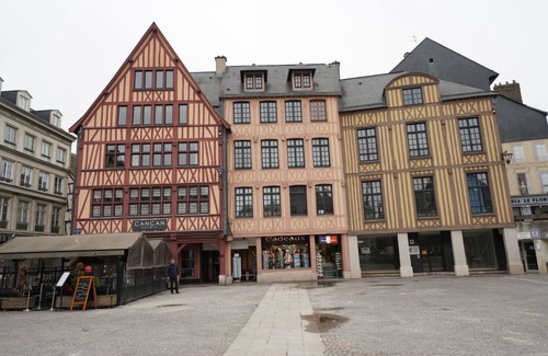 Quartier Vieux Marche-Cathedrale Apartment | Very beautiful F3 full historic center