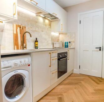 Cambridge Apartment | Very best location - Large Luxury Studio by river and City Centre
