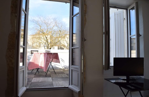 La Rochelle City Centre Apartment | very bright 26 m2 studio with large terrace, historic center of La Rochelle