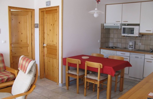 Saint-Chaffrey Apartment | Very bright apartment at garden level in the Serre-Chevalier Valley
