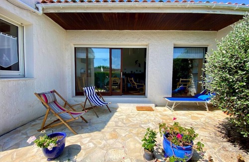 Ars-en-Re House | Very bright house with two terraces