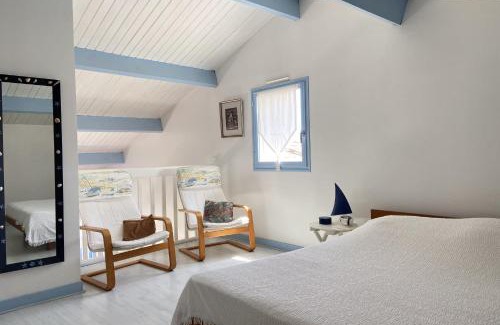 Ars-en-Re House | Very bright house with two terraces