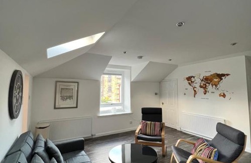 New Town Apartment | Very Central, Charlotte Square, near the Castle