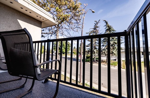 Calgary House | Very central Full renovated in Aug 2024 rare find pet friendly 2 min from hwy1