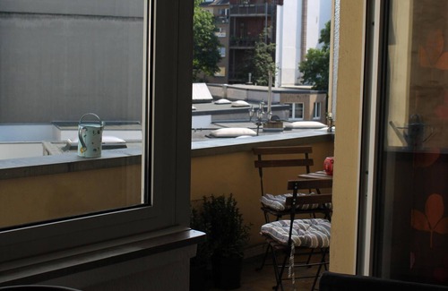 New Town Apartment | Very central! Light - cozy - balcony