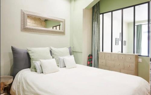 Quartier de Rochechouart Apartment | VERY CHARMING AND COSY FLAT, center of Paris