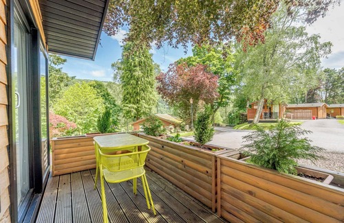 Birnam Ski Chalet | Very comfortable lodge with one king-size double and en suite shower.