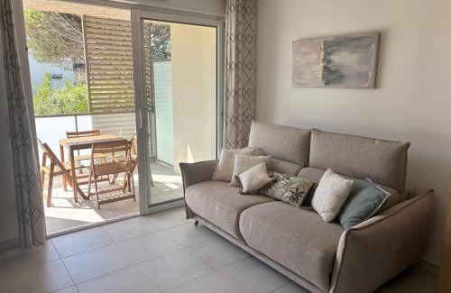 Vias Apartment | Very comfortable air-conditioned 2 rooms with direct beach access and a free parking