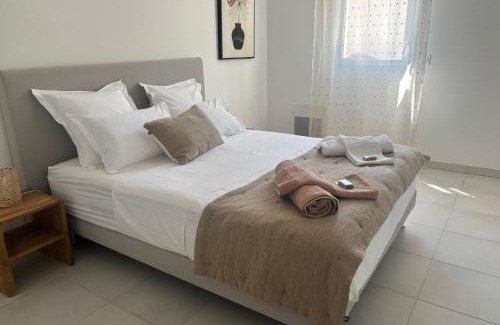 Vias Apartment | Very comfortable air-conditioned 2 rooms with direct beach access and a free parking