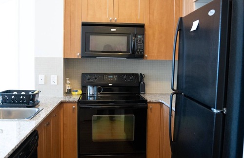 Downtown Mississauga Condo | Very cozy large 2/2 Mississauga condo with parking.