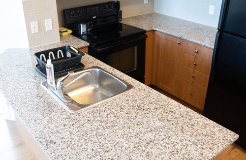 Downtown Mississauga Condo | Very cozy large 2/2 Mississauga condo with parking.