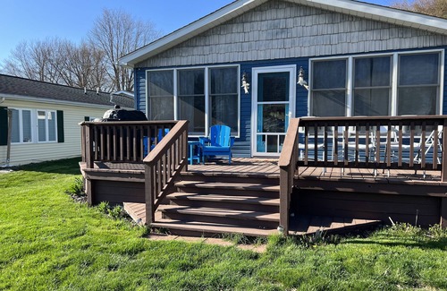 Leesburg Cottage | Very cute lakefront cottage. This little gem is just the getaway everyone needs!