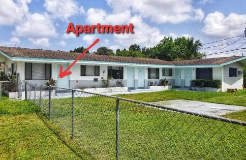 Hollywood Apartment | Very Glam Apartment 6 Miles From Hard Rock Stadium and Casino