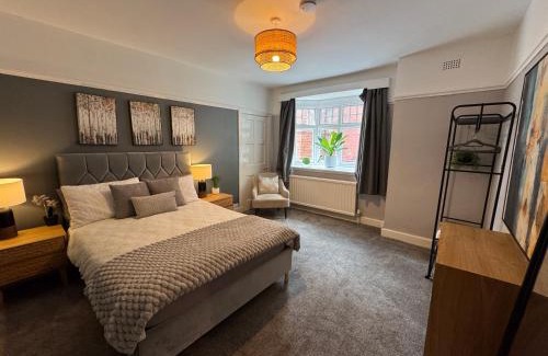 Dudley Villa | Very Large Central Property