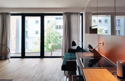 Neukoelln Apartment | Very large, modern sunny apartment with balcony