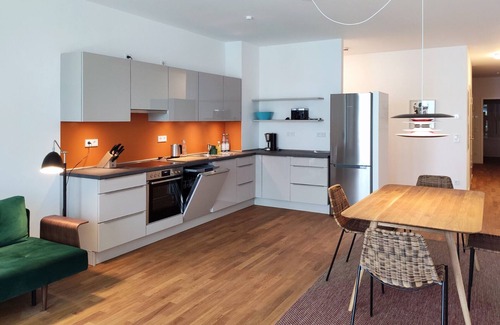 Neukoelln Apartment | Very large, modern sunny apartment with balcony