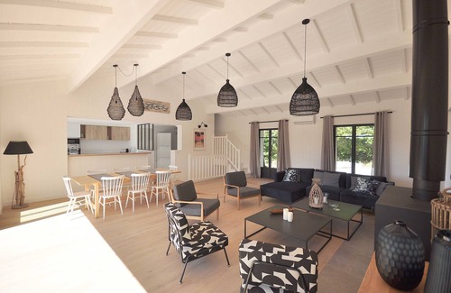 Pyla-sur-Mer Villa | Very nice beach villa with swimming pool in the pine trees seen basin