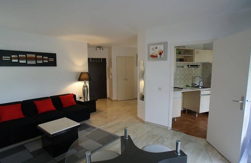 Mandelieu-La-Napoule Apartment | VERY NICE T1 ALCOVE IN A SECURE RESIDENCE WITH 3 POOLS