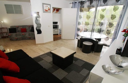 Mandelieu-La-Napoule Apartment | VERY NICE T1 ALCOVE IN A SECURE RESIDENCE WITH 3 POOLS