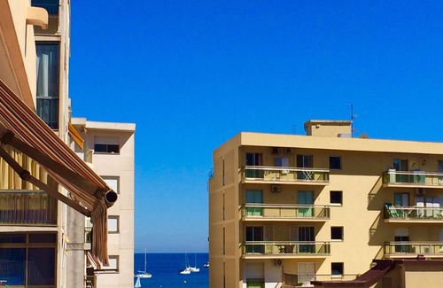 Roquebrune-Cap-Martin Apartment | Very nice air-conditioned studio - quiet with the sea at your feet