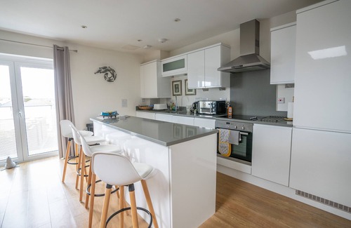 Deal Apartment | Very popular modern 2 bedroom apartment sleeps 4 located opposite Deal Pier.