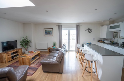 Deal Apartment | Very popular modern 2 bedroom apartment sleeps 4 located opposite Deal Pier.