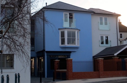 Deal Apartment | Very popular modern 2 bedroom apartment sleeps 4 located opposite Deal Pier.