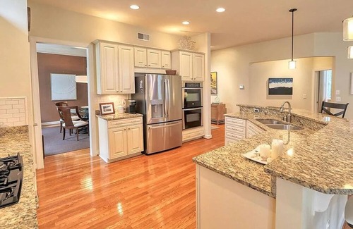 The Glade House | Very private 4 bedroom house with community pool