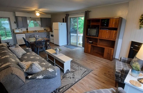 Nipissing Cabin | Very Private Lakefront Cottage in sheltered cove on Lake Nipissing South Bay