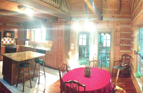 Millboro Springs Cabin | Very private luxury log home - Now with free 5G Wi-Fi!