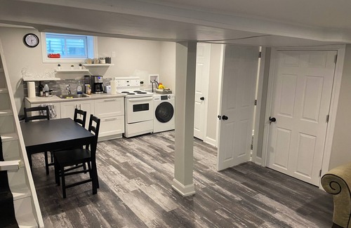 Niagara Falls House | Very quiet and cozy semi-basement 5mn drive from the falls