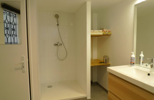 Roanne Apartment | very quiet apartment downtown Roanne, Loire, new and bright.