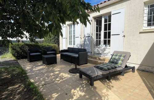 Villedoux House | Very quiet house with garden