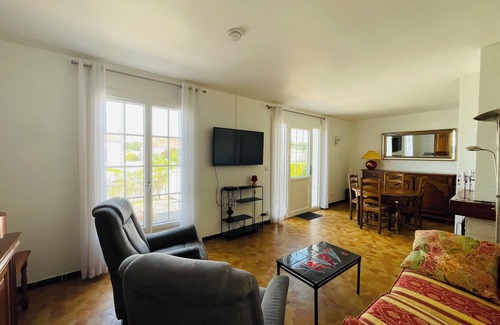 Villedoux House | Very quiet house with garden